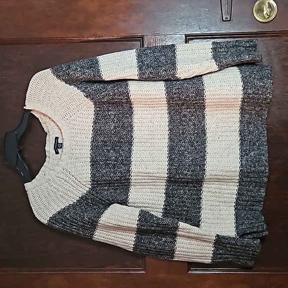 American Eagle Outfitters Sweaters - EUC American Eagle Striped Crewneck Sweater - Size L